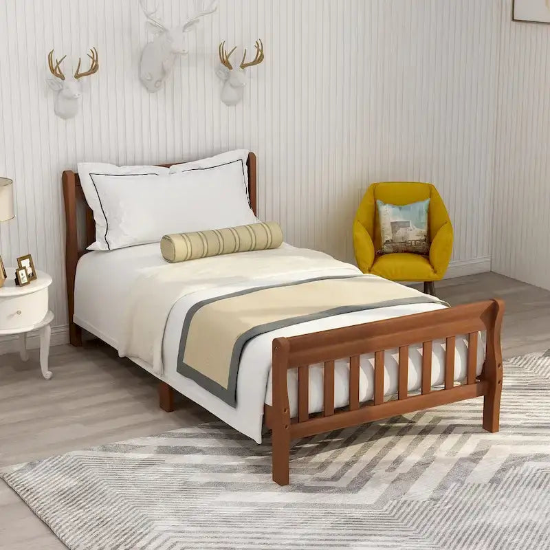 Lit plateforme en bois avec tête et pied de lit