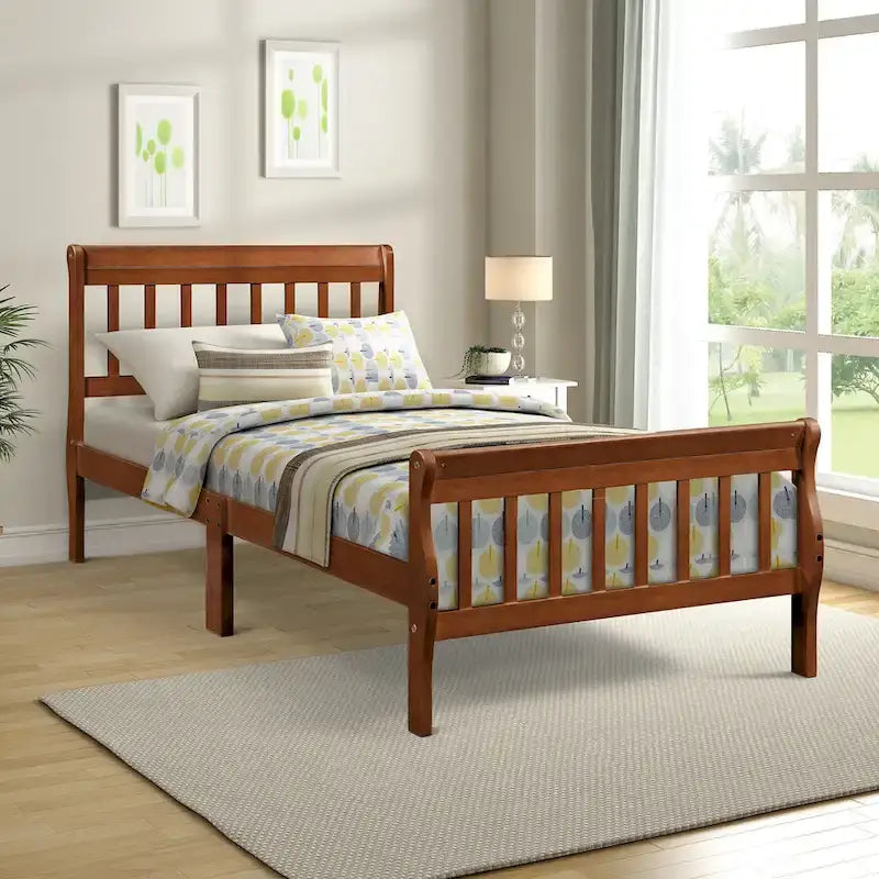 Lit plateforme en bois avec tête et pied de lit