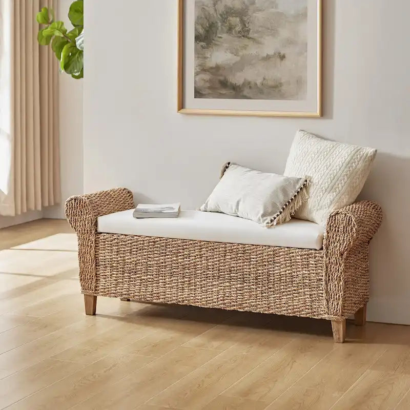 Banc de rangement en rotin style bohème et ferme avec motifs ajourés