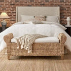 Banc de rangement en rotin style bohème et ferme avec motifs ajourés