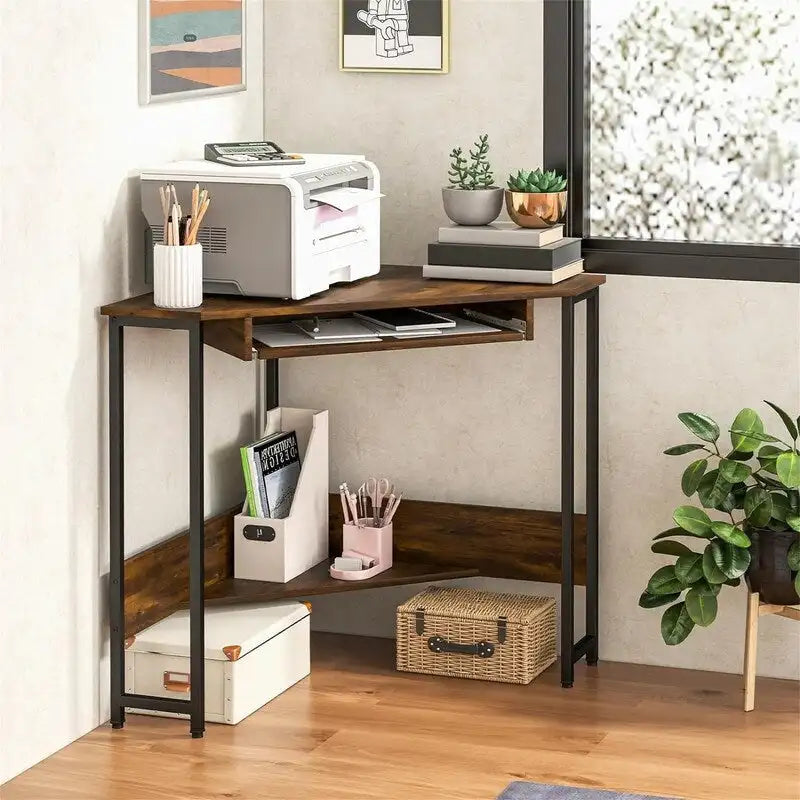 Bureau d'angle triangulaire avec prises de courant