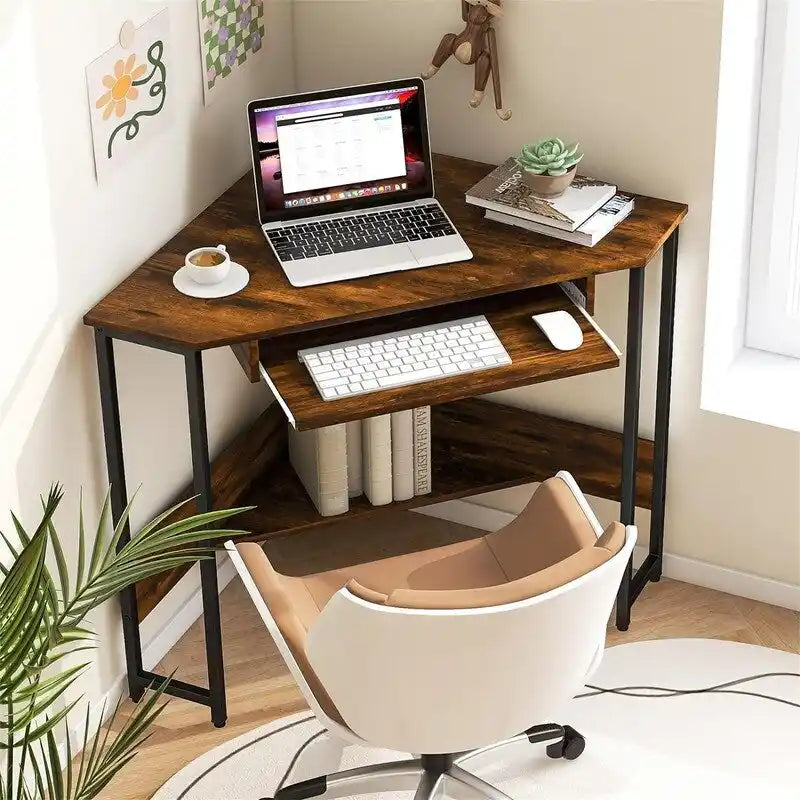 Bureau d'angle triangulaire avec prises de courant