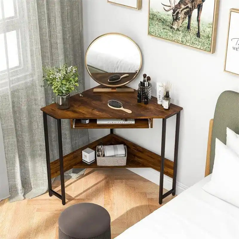 Bureau d'angle triangulaire avec prises de courant